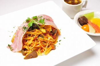 トマトとキノコのスパゲティ