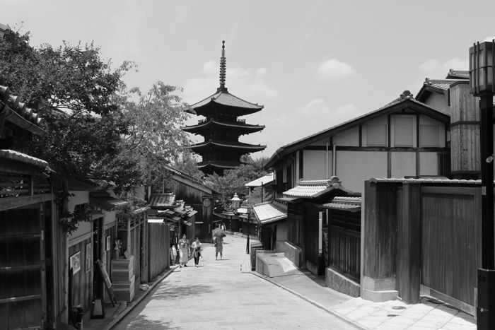 京都・東山区・【モノクロさんぽ】八坂神社~産寧坂界隈20150624-9