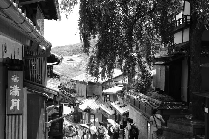 京都・東山区・【モノクロさんぽ】八坂神社~産寧坂界隈20150624-2