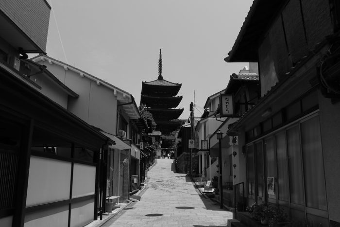 京都・東山区・【モノクロさんぽ】八坂神社~産寧坂界隈20150624-11