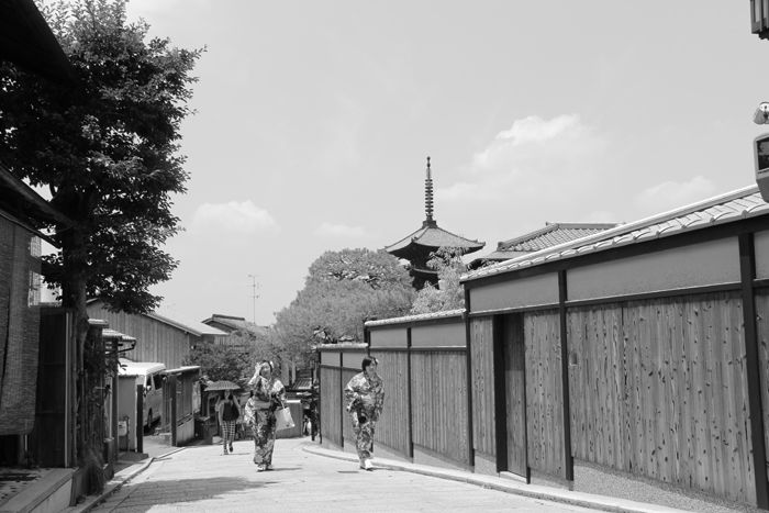 京都・東山区・【モノクロさんぽ】八坂神社~産寧坂界隈20150624-8