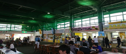 里 食事