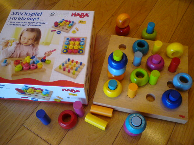虹色のペグさし玩具 カラーリングのペグ遊び ドイツ ハバ社 木のおもちゃで楽しい子育て
