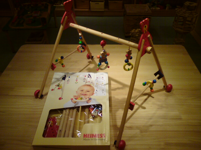 赤ちゃんの安全な木製ベビージム『ベビージム2in1 』ドイツ・ハイメス社 : 木のおもちゃで楽しい子育て