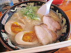 料理:ラーメン530円+半熟煮玉子100円@麺屋ラ賊・ラーメン