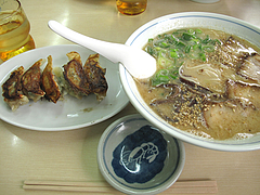 料理:ラーメンと餃子500円@博多ラーメン・味好・春日