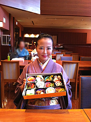 店内:幕の内弁当@花幸・すし幸・博多座