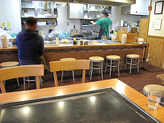 3店内:カウンター・テーブル@広島お好み焼き・ひらの・福岡店