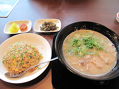 16ランチ:白らーめん・半チャーハンセット750円@博多ラーメン・伍ノ壱・次郎丸