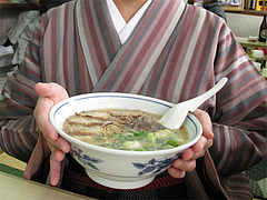 料理:ラーメンの大きさ@博多ラーメン・味好・春日