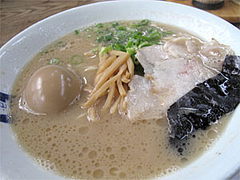 料理:煮玉子入りラーメン740円@魁龍小倉本店