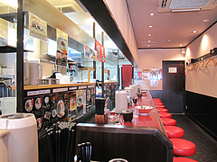 店内:L字カウンター席のみ@ラーメン暖暮・博多中洲店