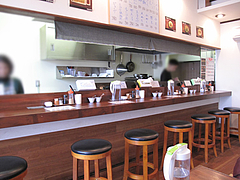 2店内:カウンター・テーブル@ラーメン神
