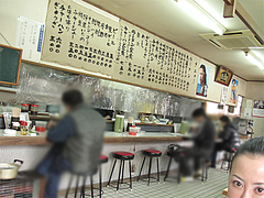 店内:カウンター@博多ラーメン・味好・春日