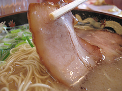料理:チャーシュー2枚@麺屋ラ賊・ラーメン