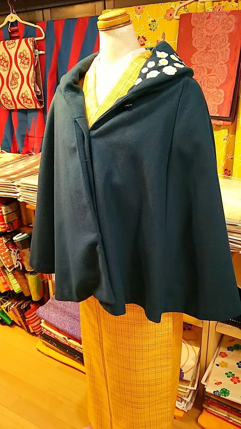 都内で 白椿の刺繍ケープ ふりふ バム様専用 - ポンチョ - www 都内で 白椿の刺繍ケープ ふりふ バム様専用 - ポンチョ - www