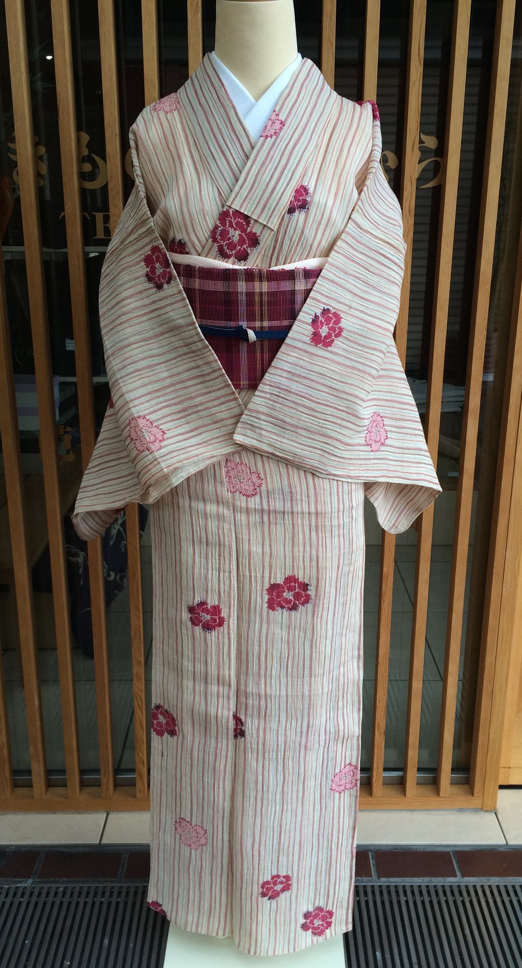 よろけ縞アンティーク絹小千谷縮着物とえんじ格子羅名古屋帯