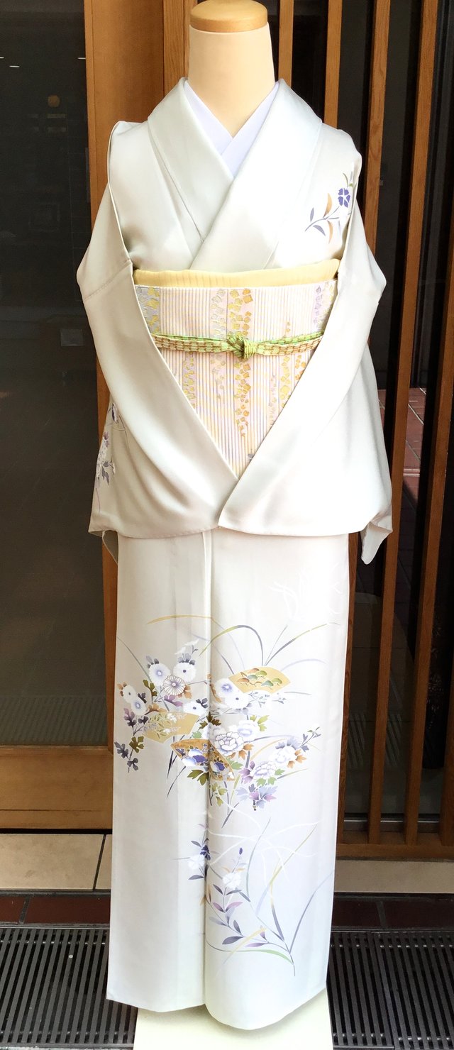 灰白地花文単衣訪問着と白地霞あられ文絽綴れ袋帯 : きもの な か む ら