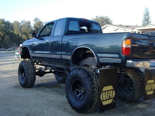 Toyota_Tacoma_Lifted_Pictures_10