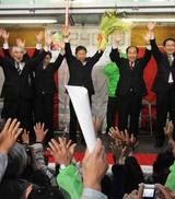J201003140335-2 大田原市長選挙 津久井さん当選