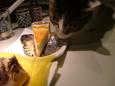 じゃあ僕はチーズケーキで良いにゃ