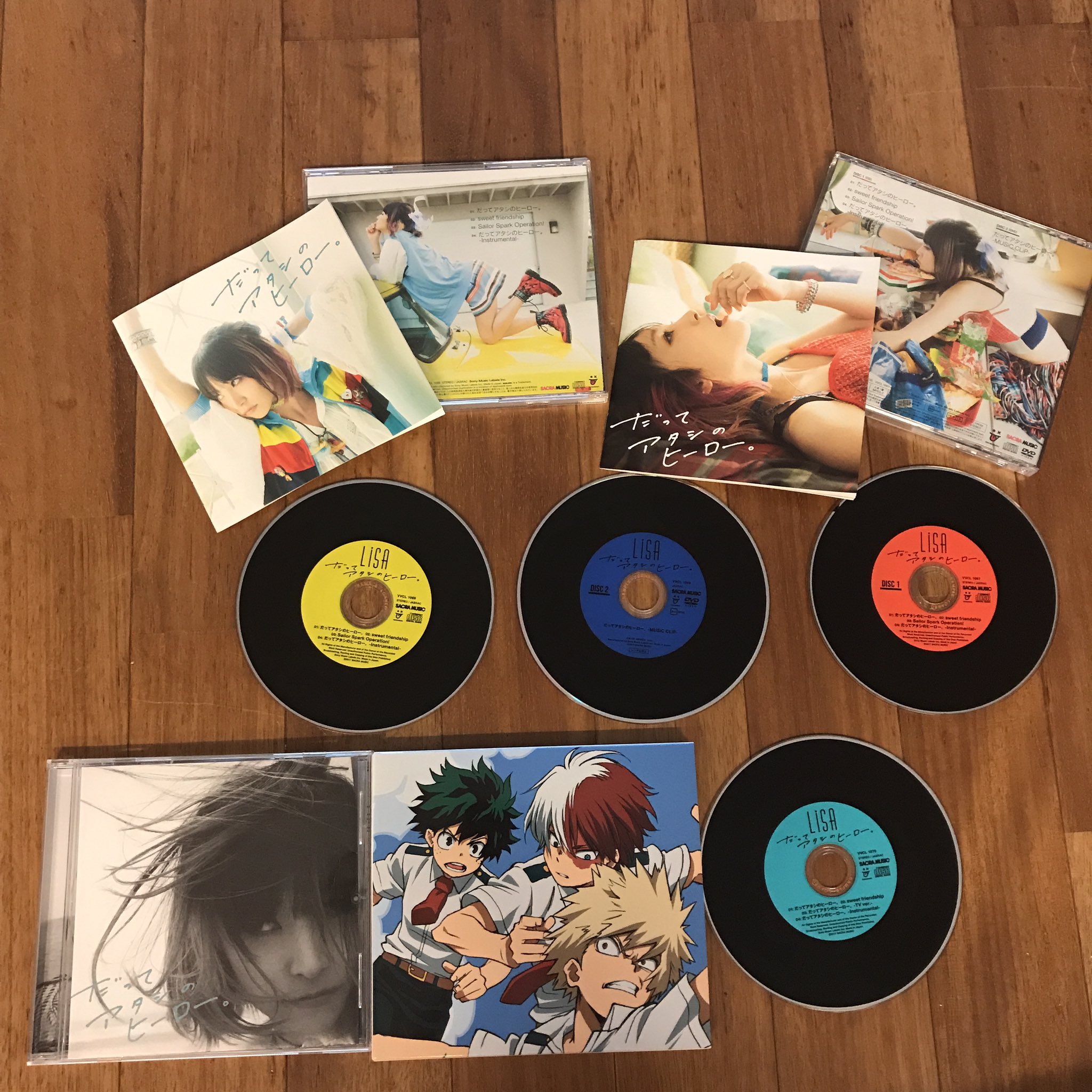 中身のレコードとジャケット。全部色違ってかわいい。