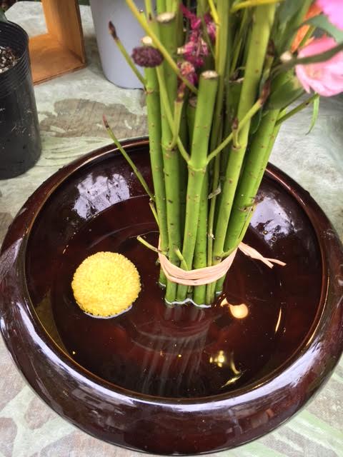 花ギフト|フラワーギフト|誕生日 花|カノシェ話題|スタンド花|ウエディングブーケ|花束|花屋|水面