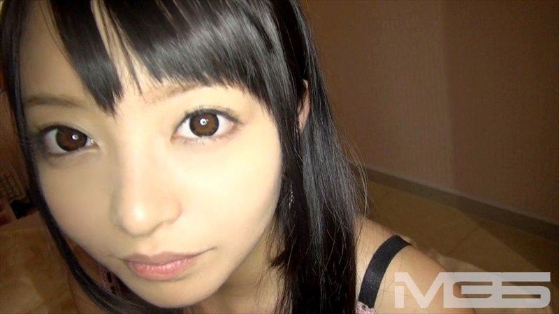 ビキニの巨乳美女が濃厚セックスで中出しw