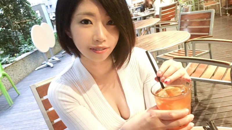 れい 25歳 OL - 色白美肌と艶かしい腰のライン、色気のある潤んだ目元が大人の色気を醸し出...