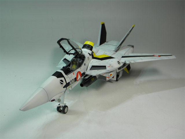ハセガワ 1/48 VF-1S/A バルキリー スカル小隊 【塗装済 完成品