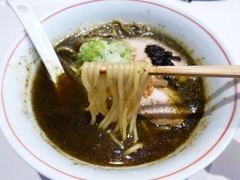 EIJI(南3条スガイディノス店)_BLACK海苔ラーメン(麺)_201706