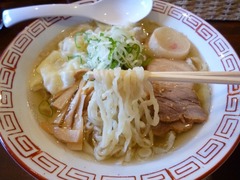 おお田_白たまり醤油ラーメン+ワンタン(麺)_201808