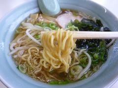 大鵬_醤油ラーメン(麺)_201808
