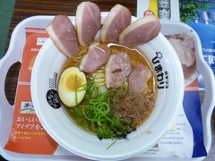 うえ田_高級鴨肉と献上品鰹節の魚介ラーメン_201705