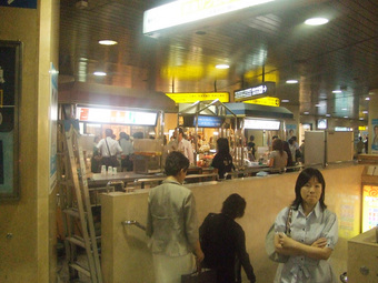 大阪の光景(阪神百貨店周辺)