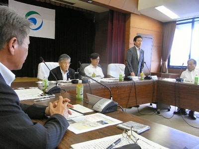 小鑓隆史参議院議員