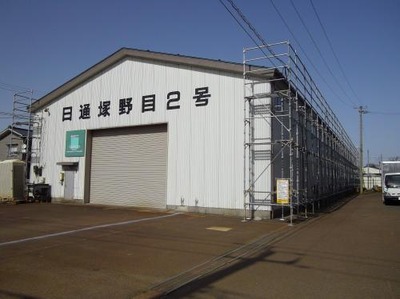 連休明けから屋根カバー工事を始めます。