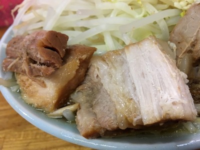 16/11/30ラーメン髭11