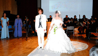 ウェディングドレスウィズアホワイトヴェラウォン桂由美披露宴結婚式韓国