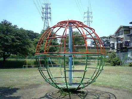 小学生の時校庭にこの遊具なかった奴wwwwwwwww