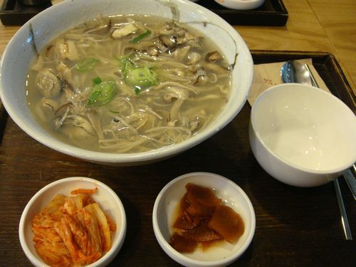 02韓国風うどんカルグクス