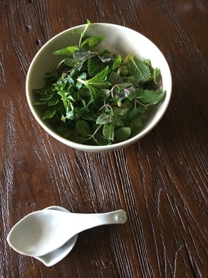 香草の入った鶏雑炊