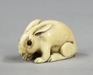 象牙兎根付 : 骨董・古美術品オークション 古裂會 ＜今日の逸品＞