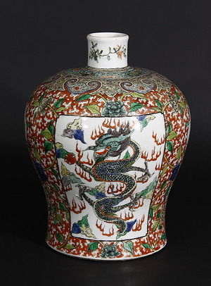 中国古美術 粉彩龍文瓶子(大明年製五彩) : 骨董・古美術品 ...