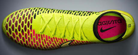 NIKE Magista
