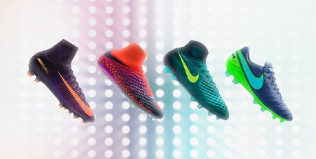 シューク・リーム‼︎フローライト2点おまとめ⭐︎ ウィメンズ On Cloudboom Strike オン クラウドブーム