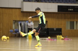 KAZU フットサルシューズ