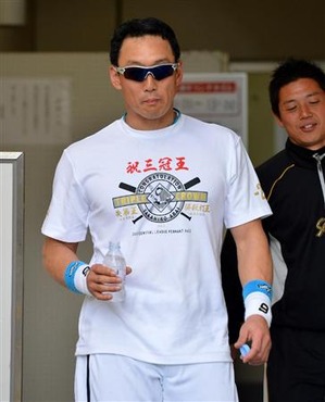 金本新井三冠王Tシャツ4