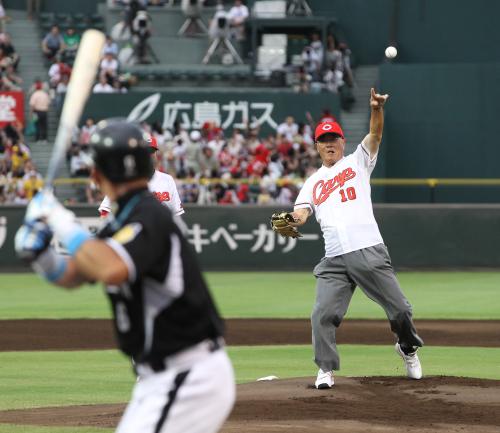 張本ピースナイター始球式