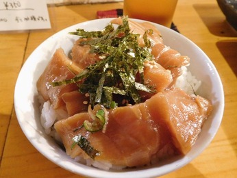 サーモン漬け丼